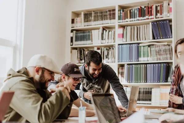 Bons plans étudiants : le guide complet pour économiser